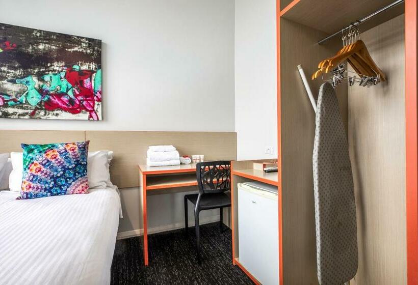 חדר סטודיו סטנדרד, Nightcap At Ashley