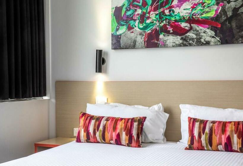 חדר סטודיו סטנדרד, Nightcap At Ashley