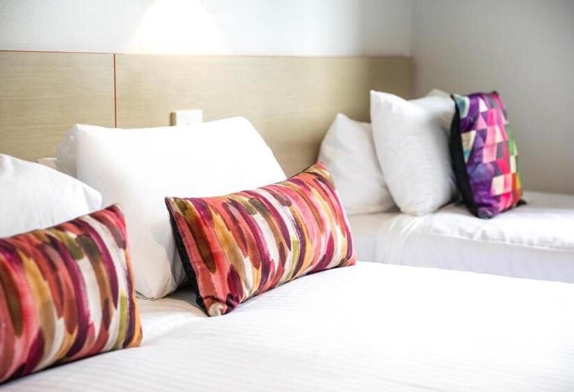 חדר סטודיו סטנדרד, Nightcap At Ashley