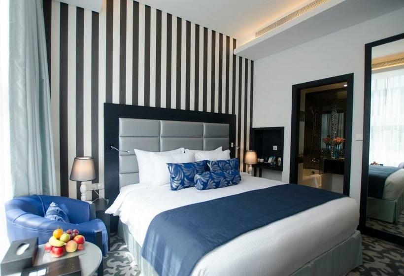 Номер Клуб, Signature 1 Hotel Tecom