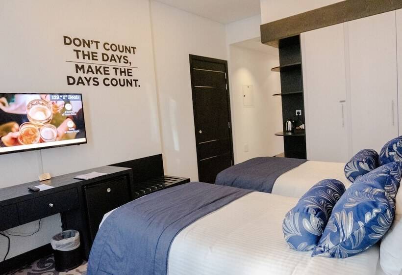 Номер Клуб, Signature 1 Hotel Tecom