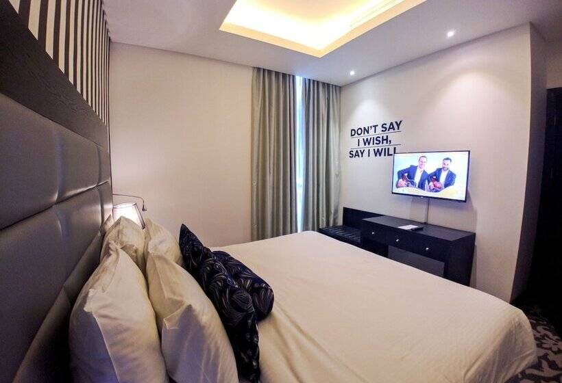 Номер Клуб, Signature 1 Hotel Tecom