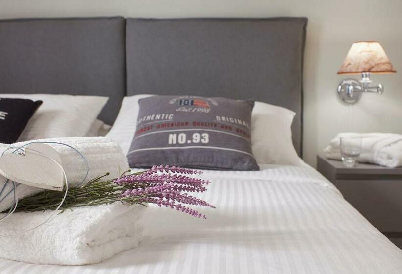 스탠다드 룸 측면 바다 전망, The Gardens Gallery