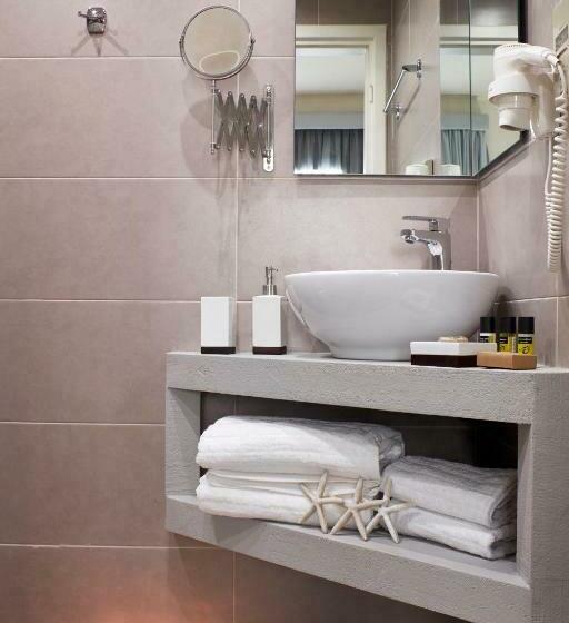 수피리어 트리플 룸, The Gardens Gallery