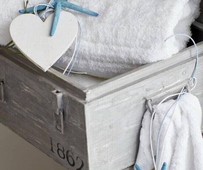 수피리어 트리플 룸, The Gardens Gallery