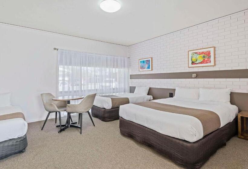 חדר משפחתי, Comfort Inn Clubarham