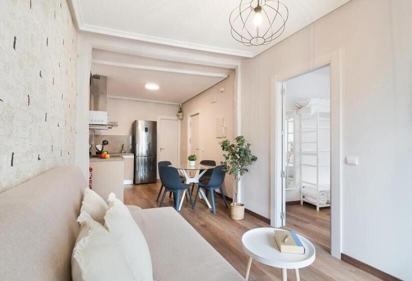 آپارتمان 1 خوابه با بالکن, Roisa Centro