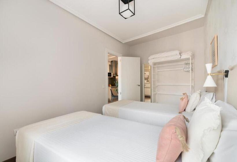 آپارتمان 1 خوابه با بالکن, Roisa Centro