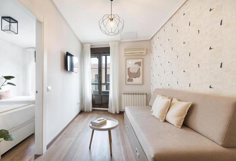 آپارتمان 1 خوابه با بالکن, Roisa Centro