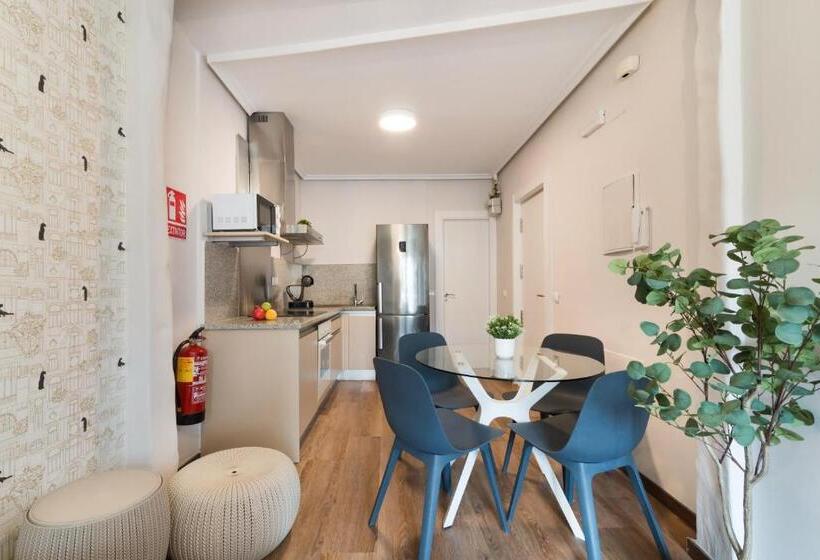 آپارتمان 1 خوابه با بالکن, Roisa Centro