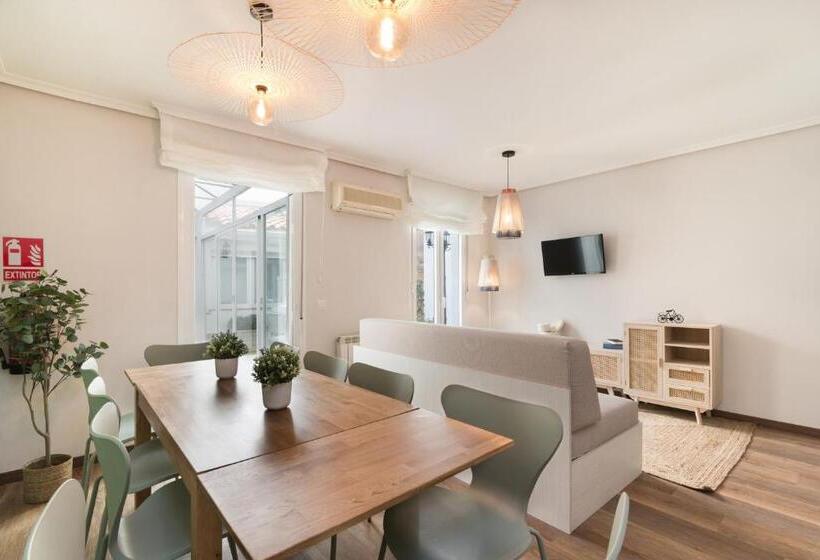 آپارتمان 1 خوابه با تراس, Roisa Centro