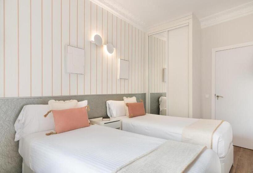 5 Bedroom Apartment, Roisa Centro