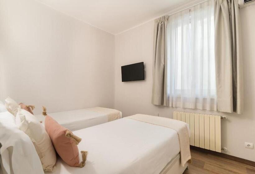 5 Bedroom Apartment, Roisa Centro