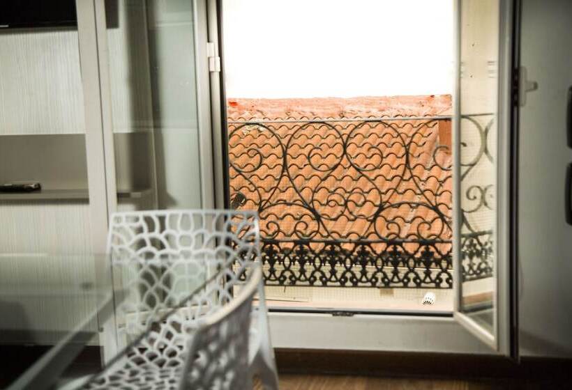 استودیوی استاندارد, Roisa Centro