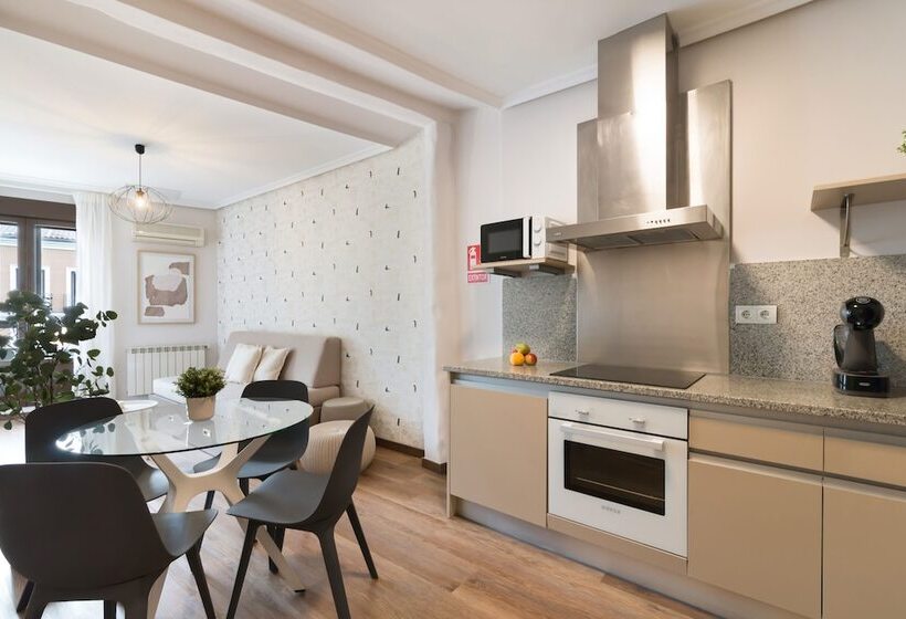 آپارتمان 1 خوابه با بالکن, Roisa Centro