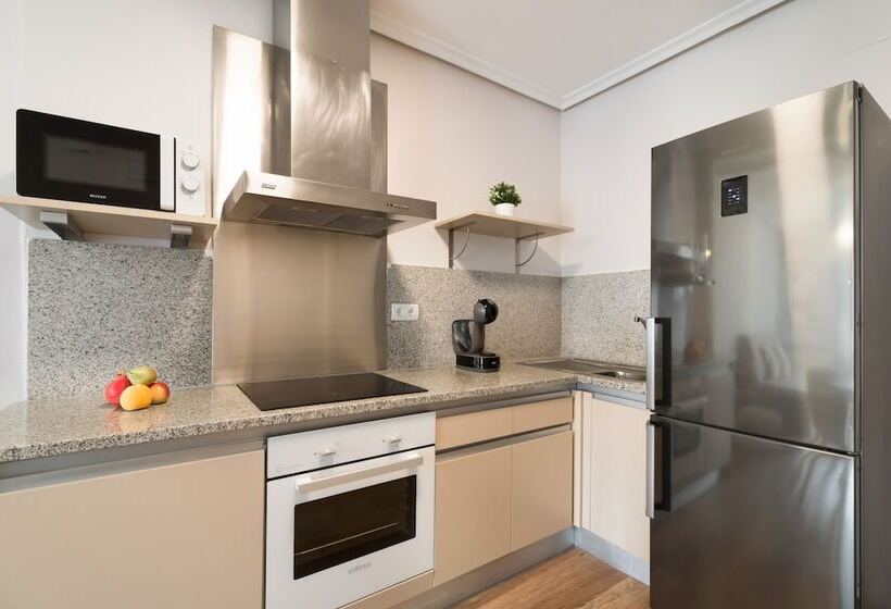 آپارتمان 1 خوابه با بالکن, Roisa Centro