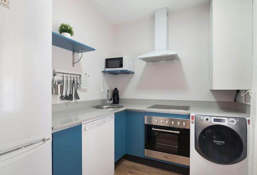 5 Bedroom Apartment, Roisa Centro