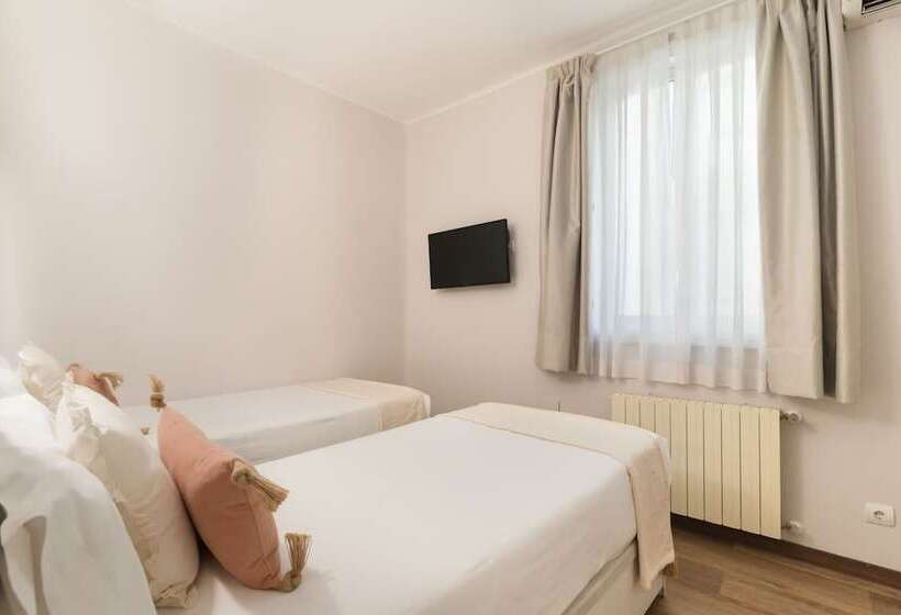 5 Bedroom Apartment, Roisa Centro