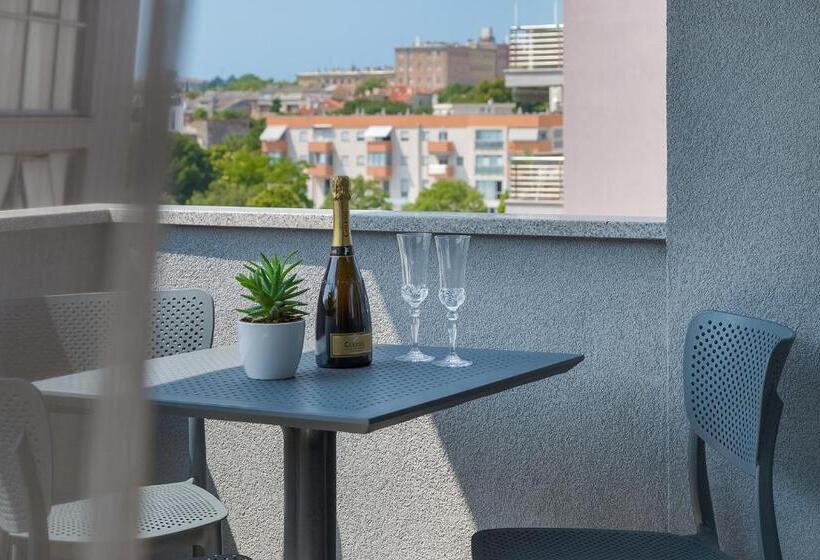 Номер Стандарт с Балконом, Pula City Center Accommodation With Free Parking