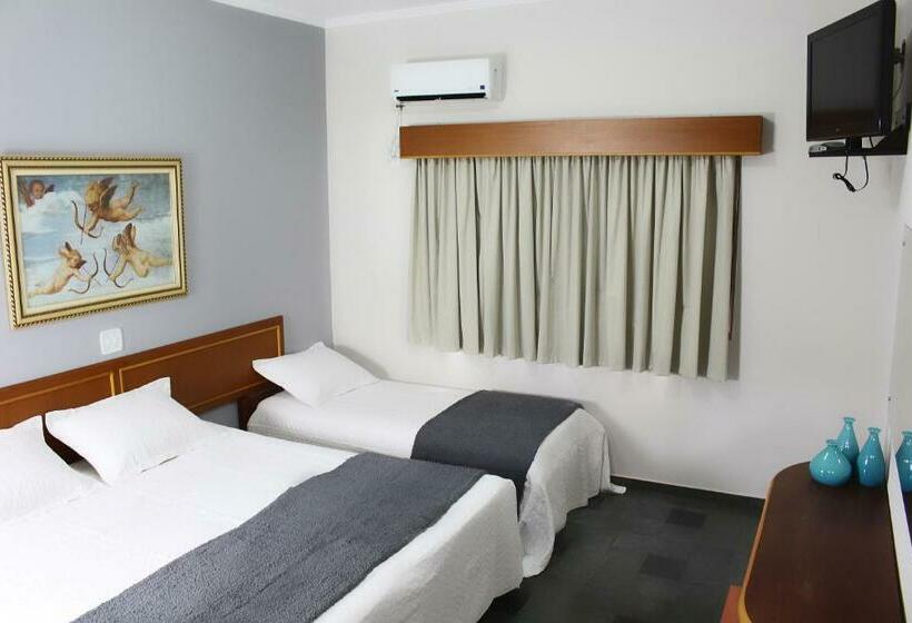 Quarto Triplo Estandar, Arq Inn