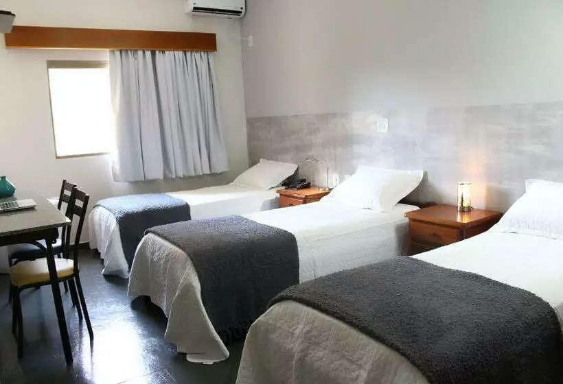 Standard Kolmen Hengen Huone, Arq Inn