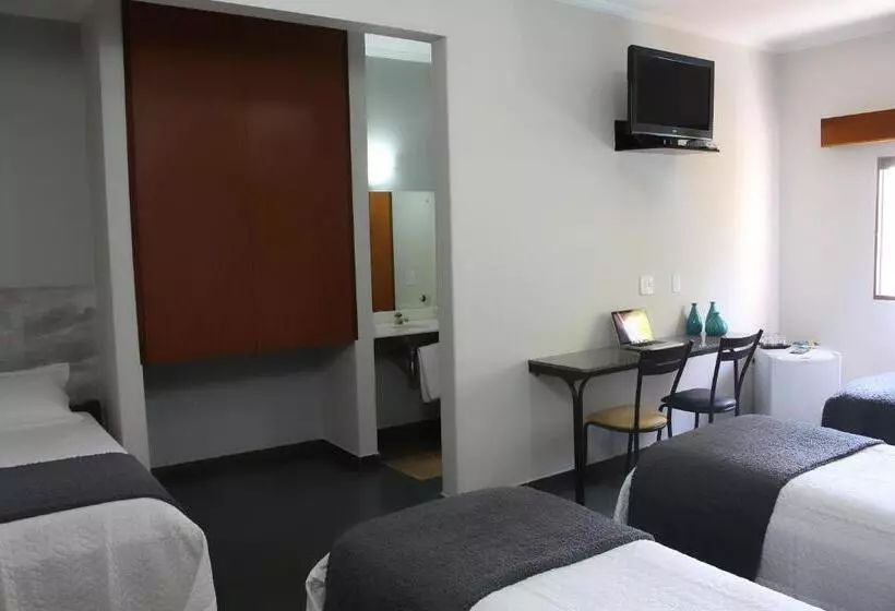 Standard Neljän Hengen Huone, Arq Inn