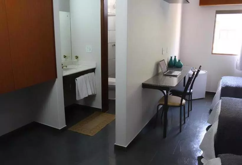 Standard Neljän Hengen Huone, Arq Inn