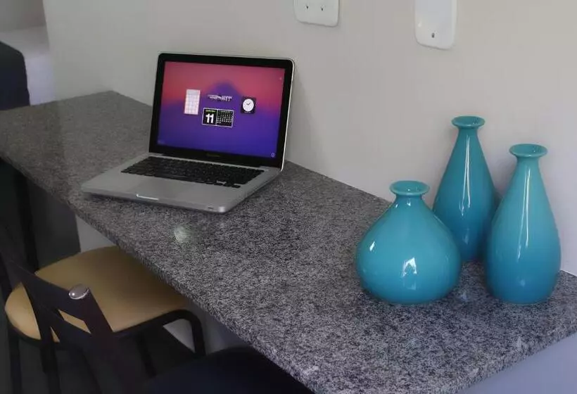Standard Neljän Hengen Huone, Arq Inn