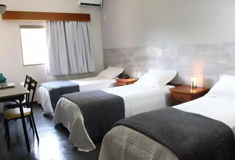 Standard Neljän Hengen Huone, Arq Inn
