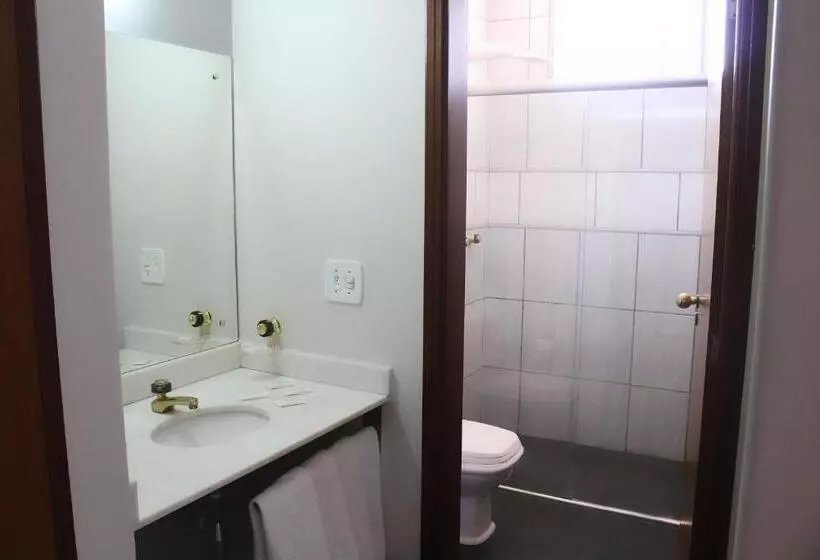 Standard Neljän Hengen Huone, Arq Inn