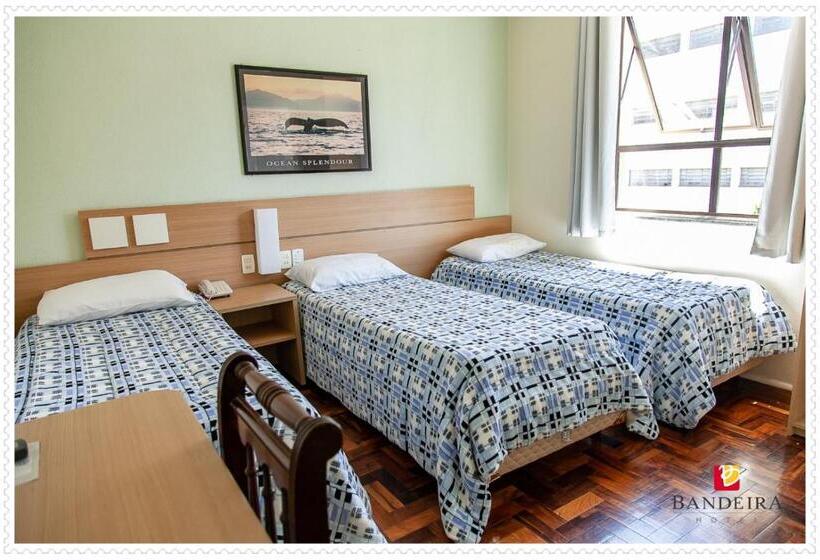 スタンダードトリプルルーム, Bandeira