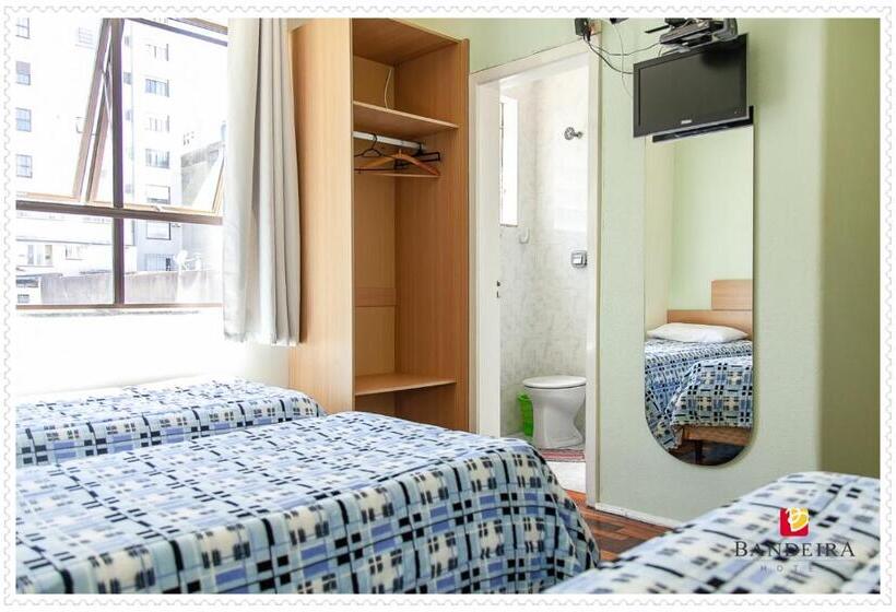 スタンダードトリプルルーム, Bandeira