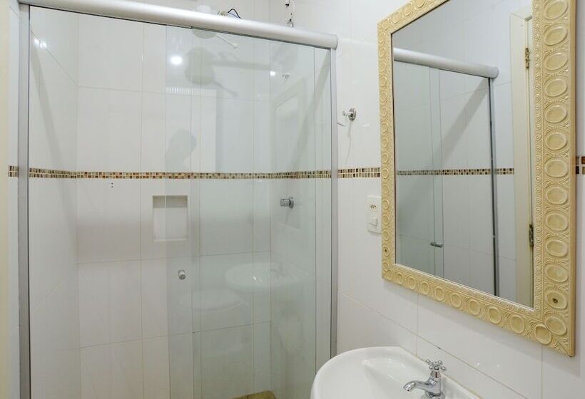 スタンダードトリプルルーム, Bandeira