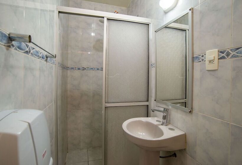 スタンダードトリプルルーム, Bandeira