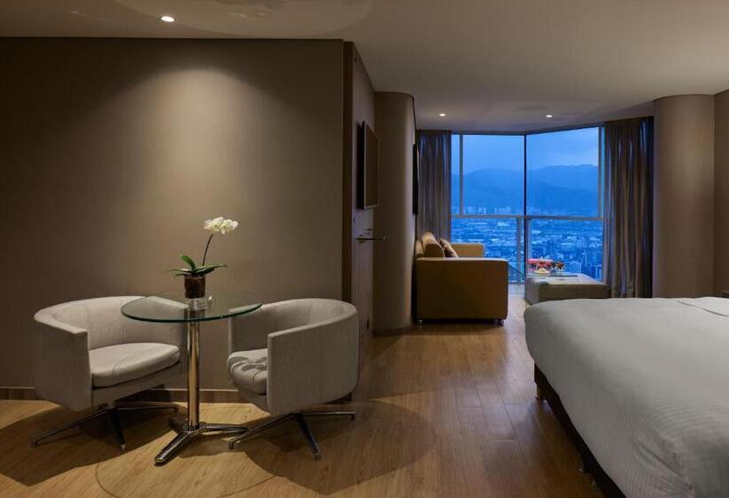 جناح جونيور ديلوكس, Binn