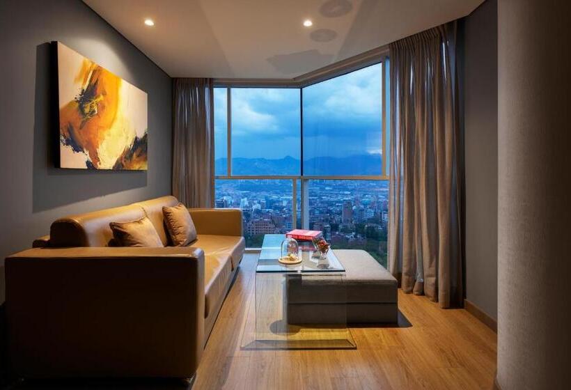 جناح جونيور ديلوكس, Binn