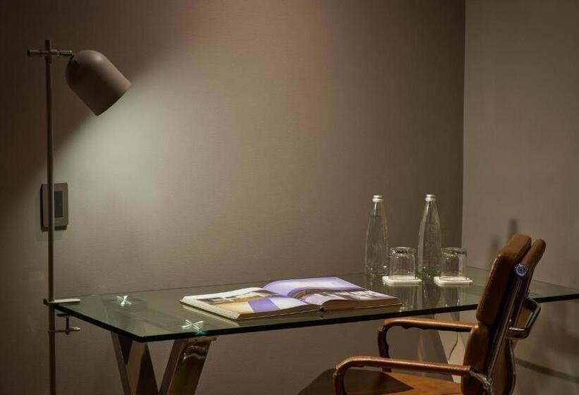 جناح جونيور ديلوكس, Binn