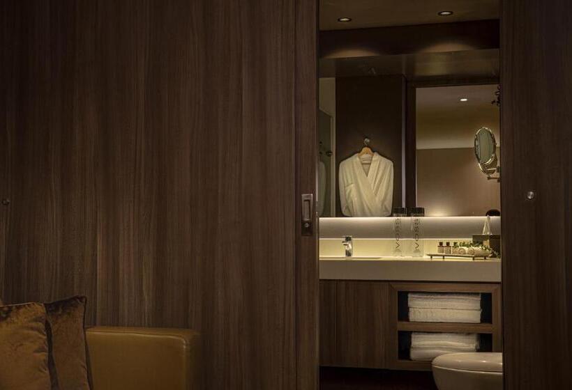 جناح جونيور ديلوكس, Binn