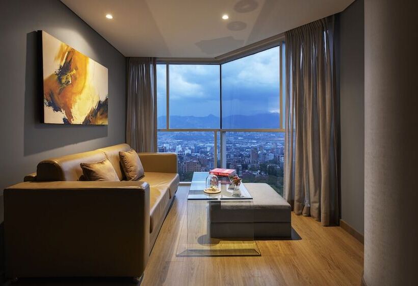 جناح جونيور ديلوكس, Binn