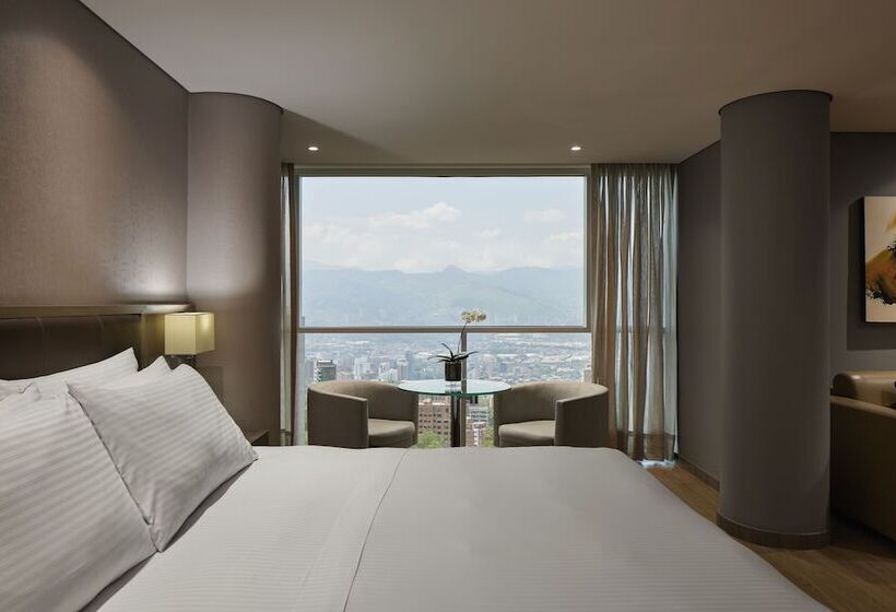 جناح جونيور ديلوكس, Binn