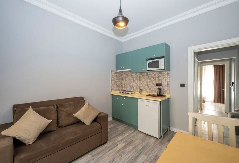 スタンダードスタジオ, Cirrus Suites