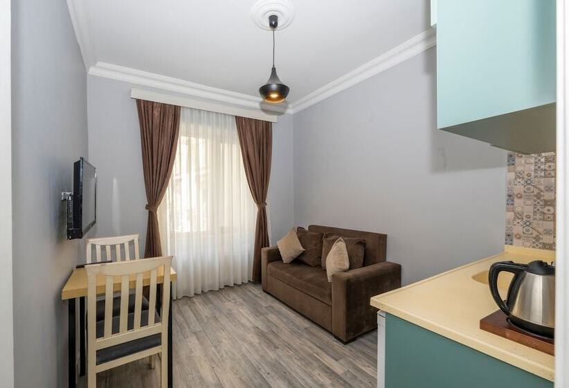 スタンダードスタジオ, Cirrus Suites