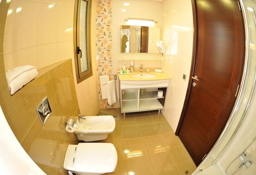 سوئیت با تخت بزرگ, Dolphin Royal Suites