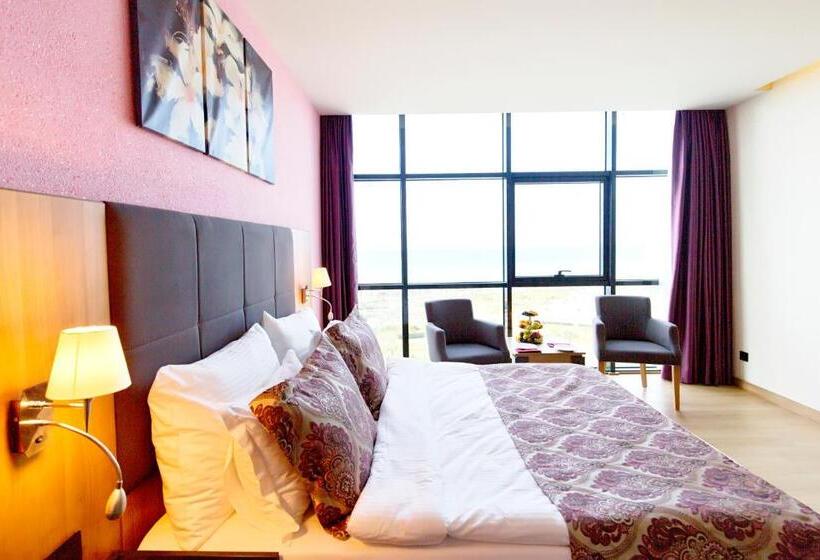اتاق استاندارد با تخت بزرگ, Euphoria Batumi Convention & Casino