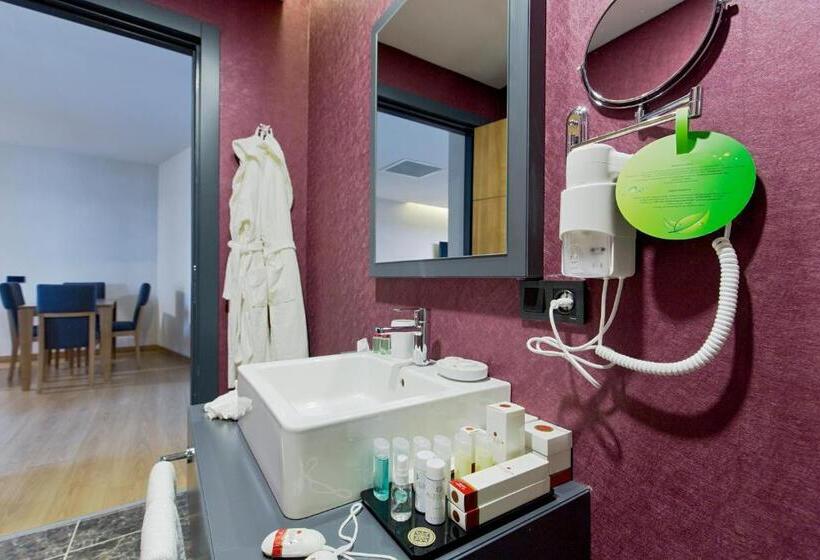 اتاق سوپریور سه تخته, Euphoria Batumi Convention & Casino