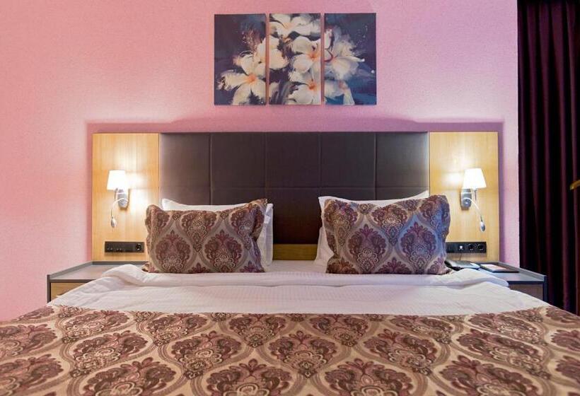 سوییت خانوادگی, Euphoria Batumi Convention & Casino