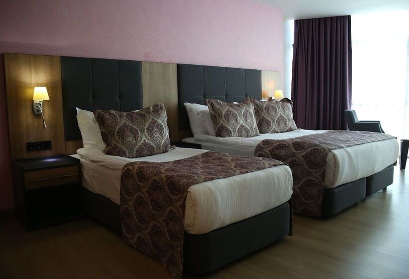 اتاق سوپریور سه تخته, Euphoria Batumi Convention & Casino