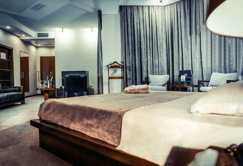 سوییت جونیور, Grand M