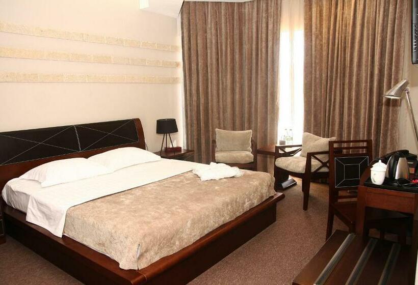 اتاق استاندارد, Grand M