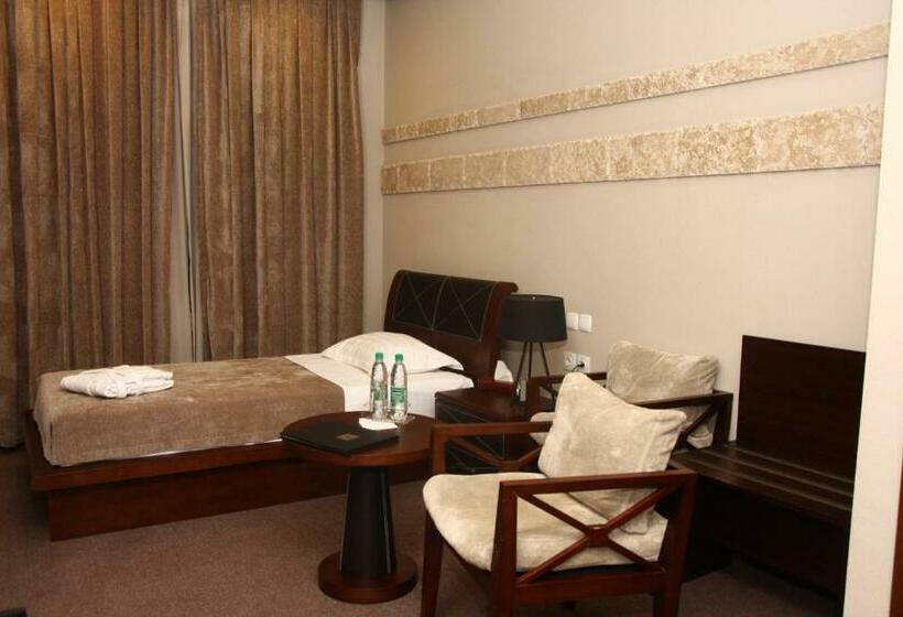 اتاق استاندارد یک نفره, Grand M